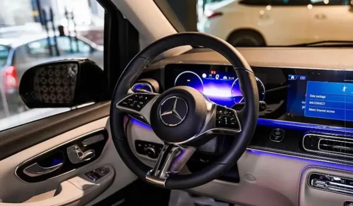 مرسيدس بنز في 300 2026 اي ام جي أسود أوتوماتيك — جديدة