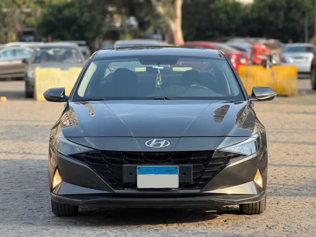هيونداي إلنترا سي ان 7 2021 سمارت بلس رمادي أوتوماتيك — مستعملة