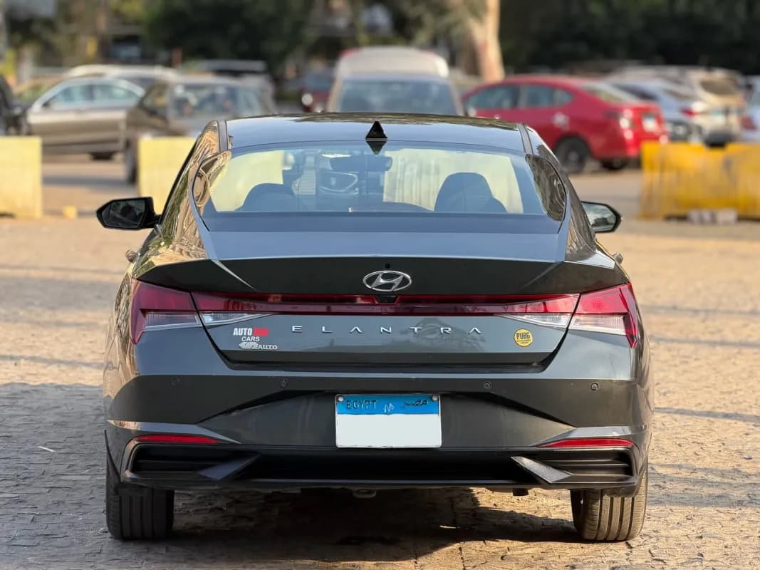هيونداي إلنترا سي ان 7 2021 سمارت بلس رمادي أوتوماتيك — مستعملة
