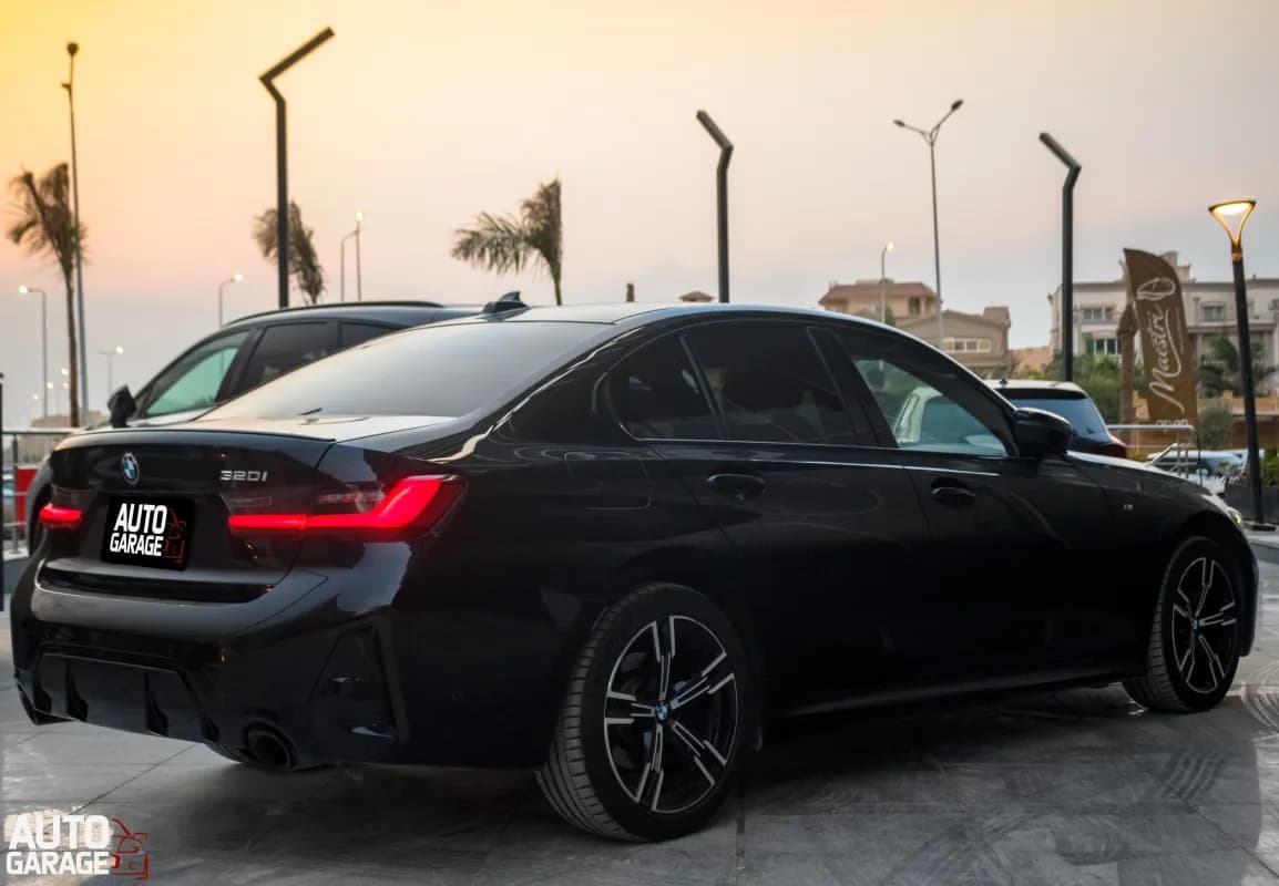 بي ام دبليو 320i 2026 أم سبورت باكيدج أسود أوتوماتيك — مستعملة