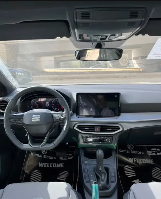 سيات ابيزا 2027 اف ار أحمر أوتوماتيك — جديدة