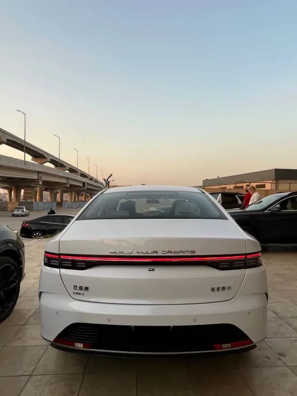 بي واي دي ديستروير 05 2026 دي أم - اي أبيض أوتوماتيك — جديدة