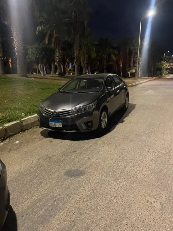 تويوتا كورولا 2015 كومفورت رمادي أوتوماتيك — مستعملة