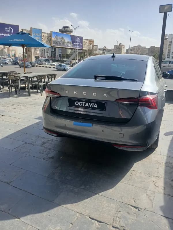 سكودا اوكتافيا A8 2026 لوفت رمادي إسمنتي أوتوماتيك — جديدة