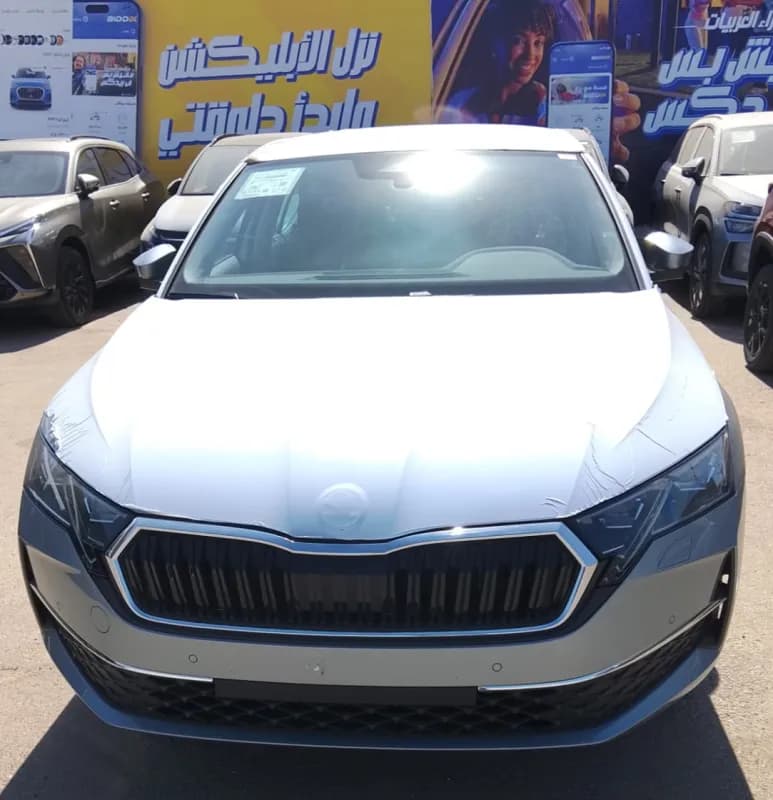سكودا اوكتافيا A8 2026 لوفت رمادي إسمنتي أوتوماتيك — جديدة