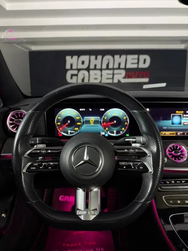 مرسيدس بنز E300 2021 ايه ام جي أسود أوتوماتيك — مستعملة