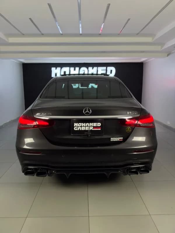 مرسيدس بنز E300 2021 ايه ام جي أسود أوتوماتيك — مستعملة