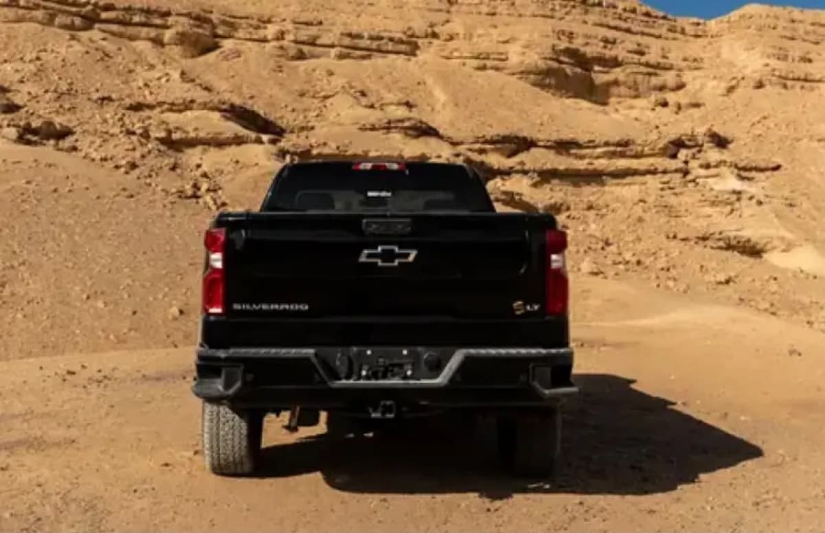 شيفروليه سيلفرادو 2022 زد 71 أسود أوتوماتيك — مستعملة