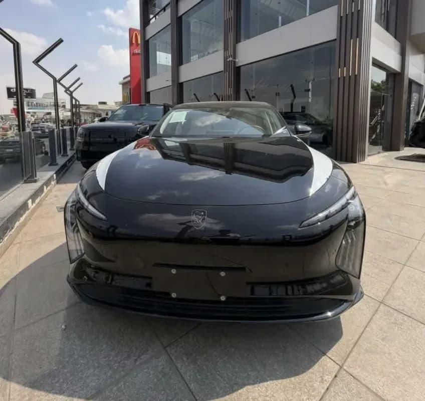 فورسينج اس ٧ 2027 اي في أسود أوتوماتيك — جديدة