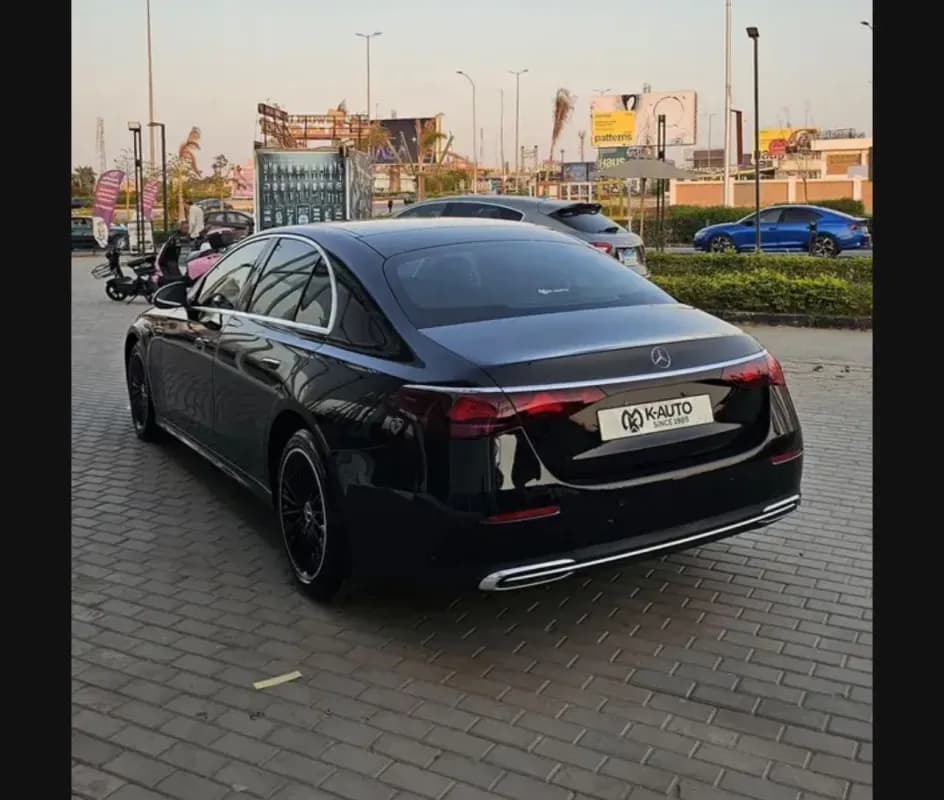 مرسيدس بنز E200 2024 ايه ام جي أسود أوتوماتيك — مستعملة