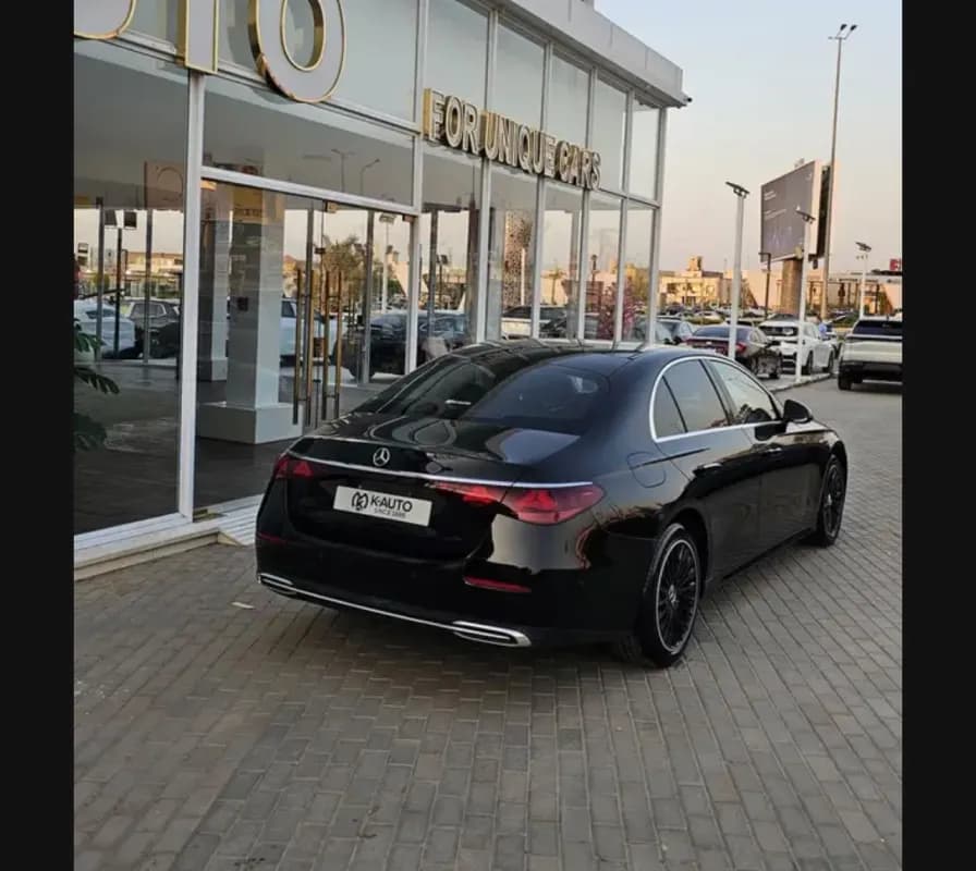 مرسيدس بنز E200 2024 ايه ام جي أسود أوتوماتيك — مستعملة