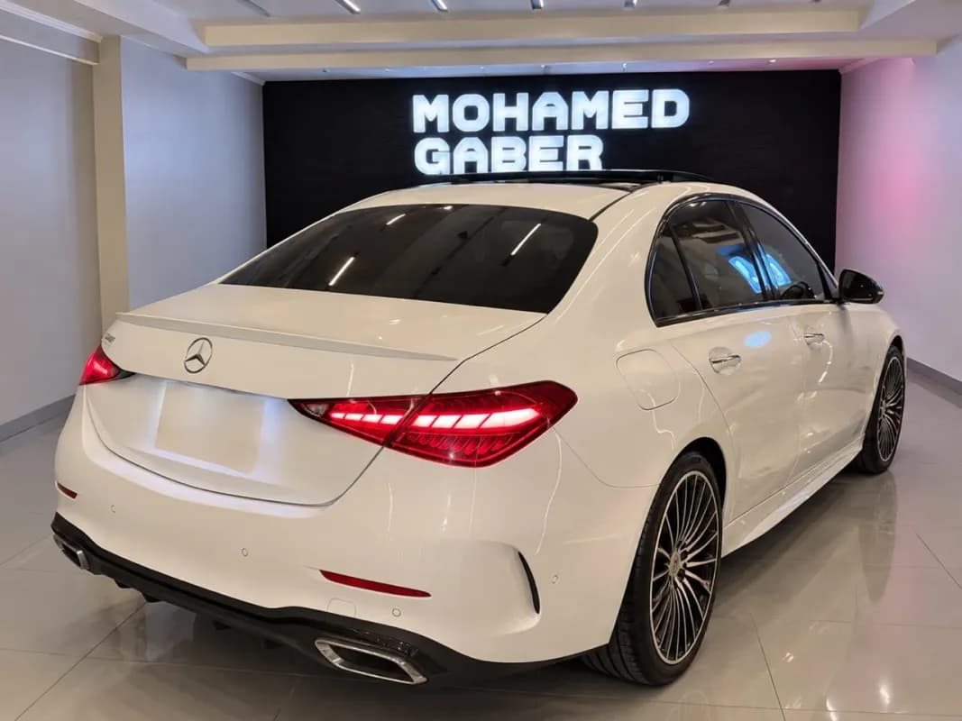 مرسيدس بنز C200 2025 ايه ام جي أبيض أوتوماتيك — مستعملة