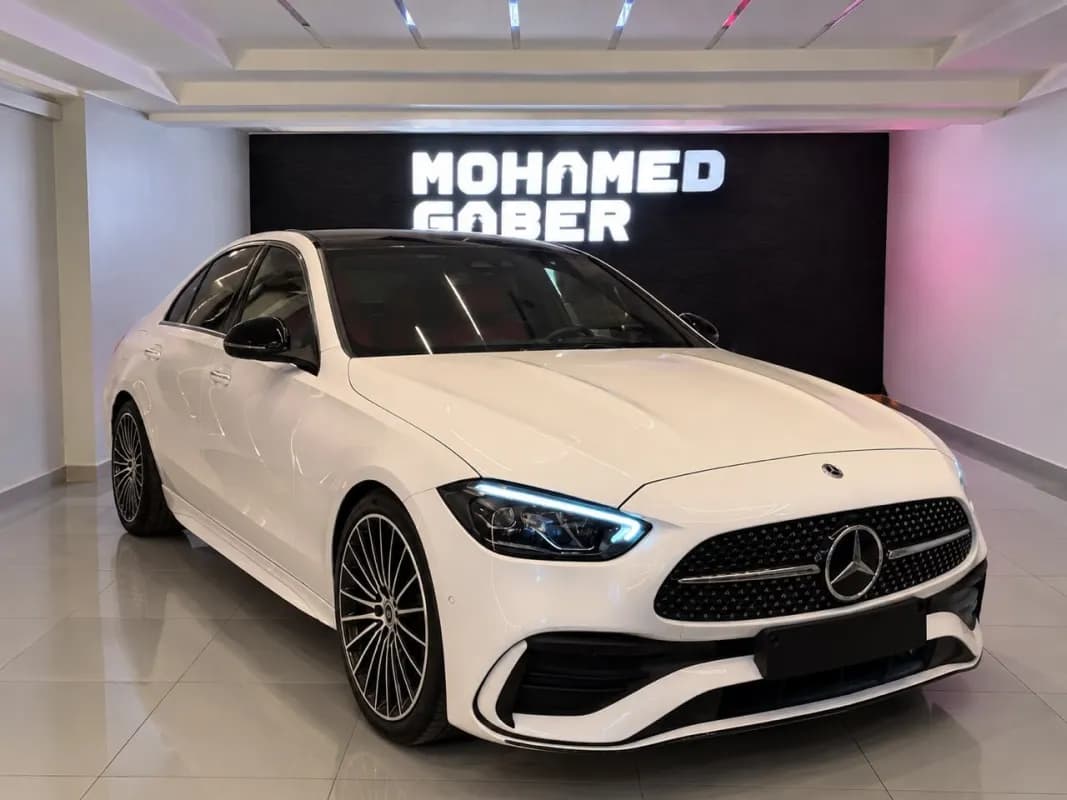 مرسيدس بنز C200 2025 ايه ام جي أبيض أوتوماتيك — مستعملة