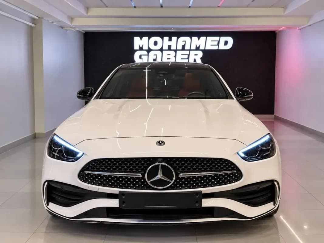 مرسيدس بنز C200 2025 ايه ام جي أبيض أوتوماتيك — مستعملة