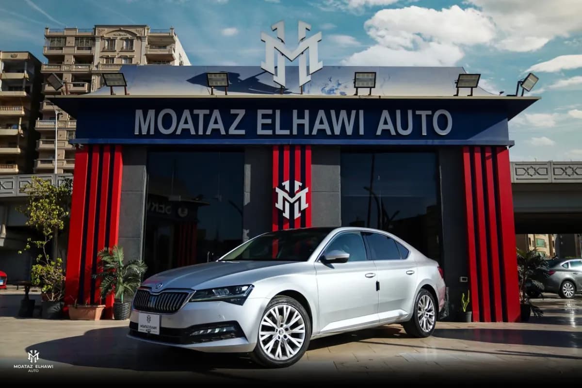 سكودا سوبرب 2022 امبيشن فضي أوتوماتيك — مستعملة