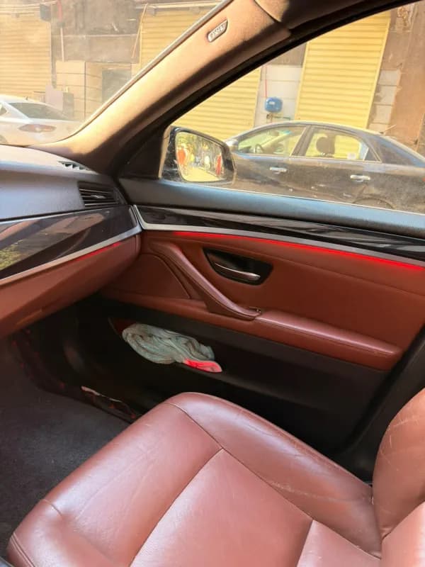 بي ام دبليو 520i 2014 ام سبورت أحمر أوتوماتيك — مستعملة