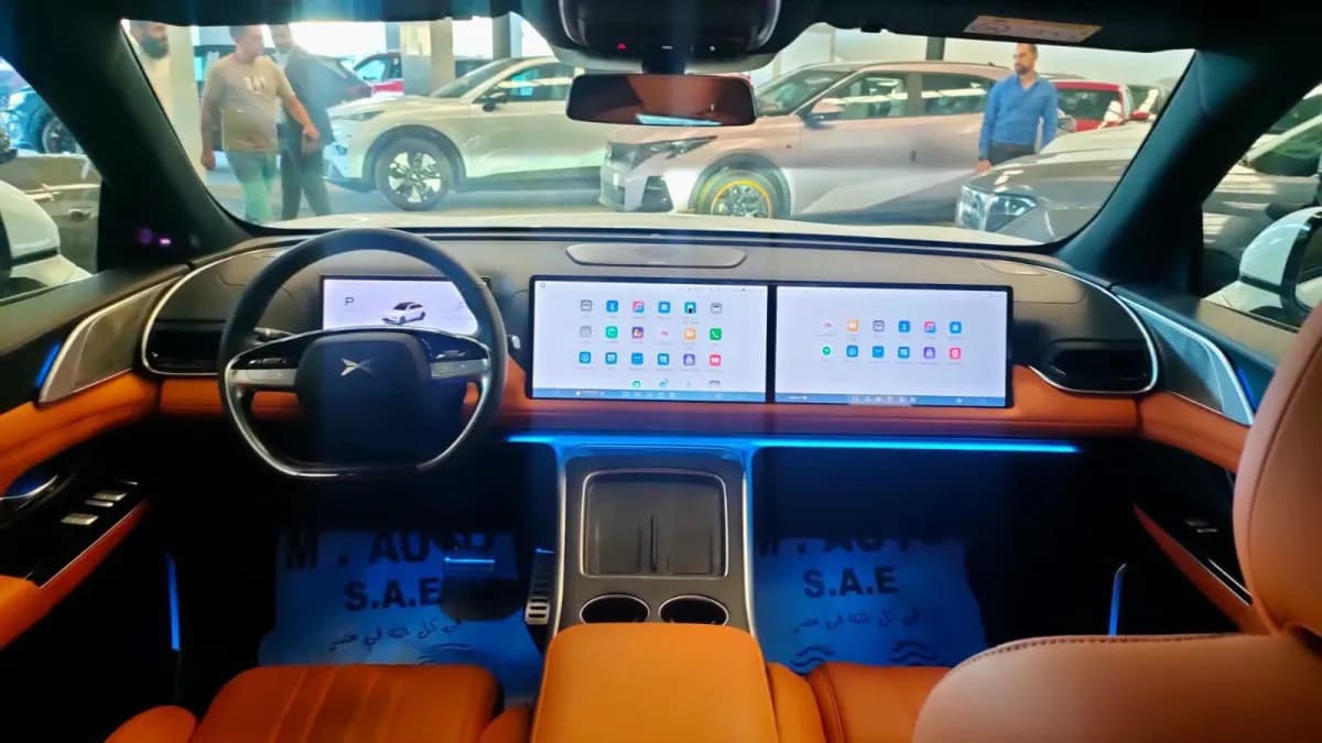 اكسبينج جي 9 2026 بريميم أبيض أوتوماتيك — جديدة