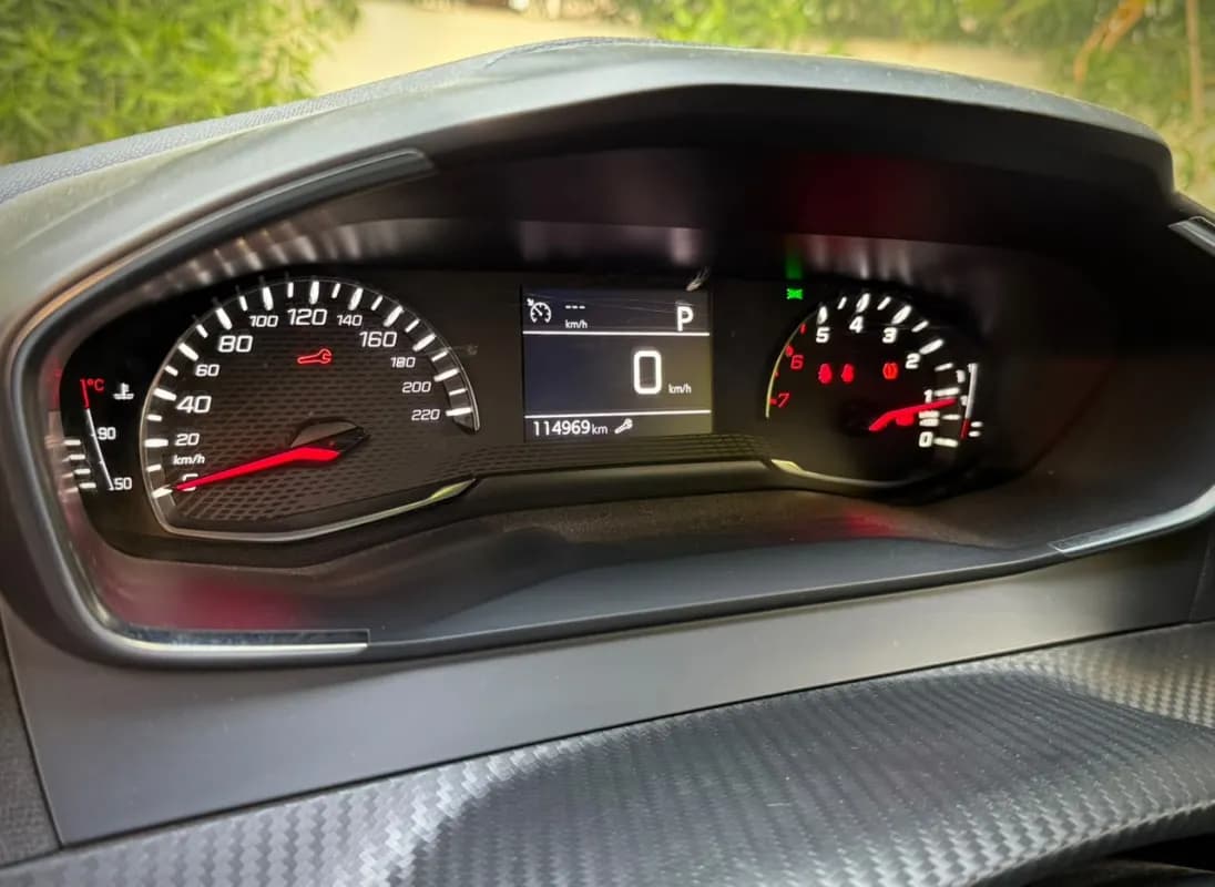 بيجو 2008 2023 اللورا أسود أوتوماتيك — مستعملة