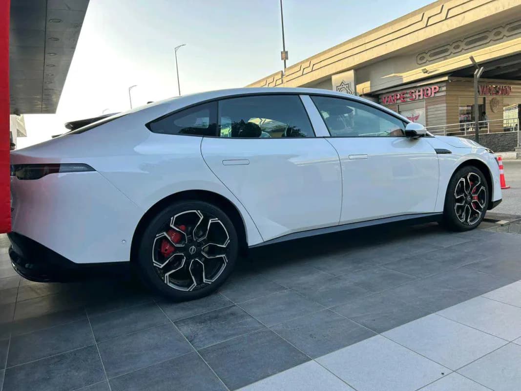 نيسان ان 7 2025 ماكس أبيض أوتوماتيك — جديدة