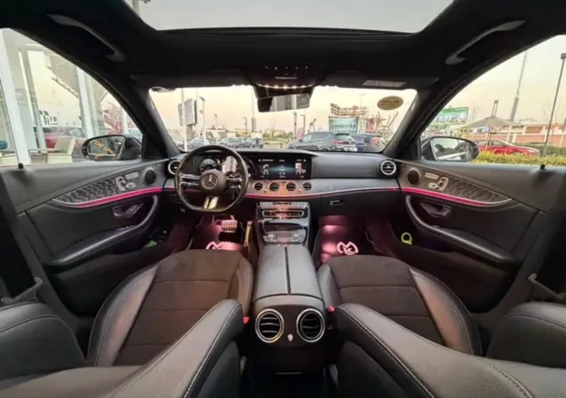 مرسيدس بنز E200 2020 ايه ام جي أسود أوتوماتيك — مستعملة