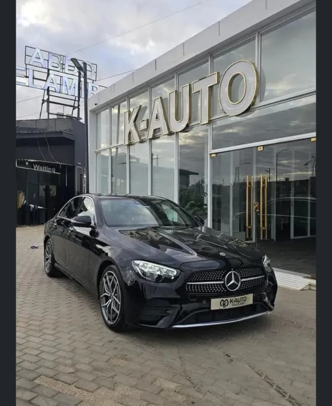 مرسيدس بنز E200 2022 ايه ام جي أسود أوتوماتيك — مستعملة