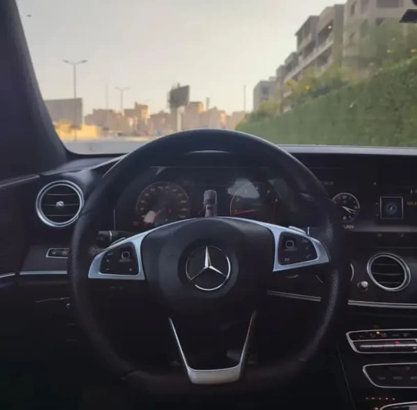 مرسيدس بنز E200 2018 ايه ام جي أسود أوتوماتيك — مستعملة