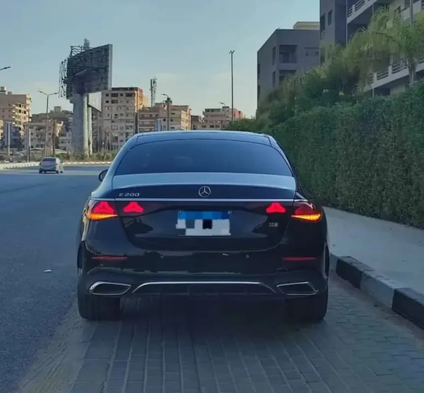مرسيدس بنز E200 2018 ايه ام جي أسود أوتوماتيك — مستعملة