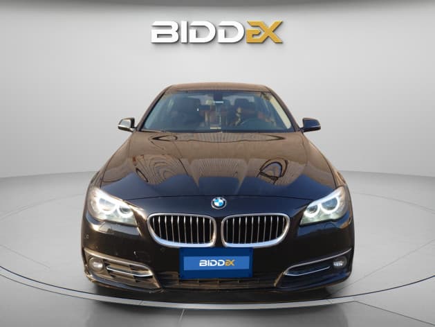 بي ام دبليو 520i 2016 لاكشري أسود أوتوماتيك — مستعملة