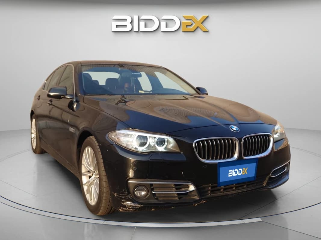 بي ام دبليو 520i 2016 لاكشري أسود أوتوماتيك — مستعملة