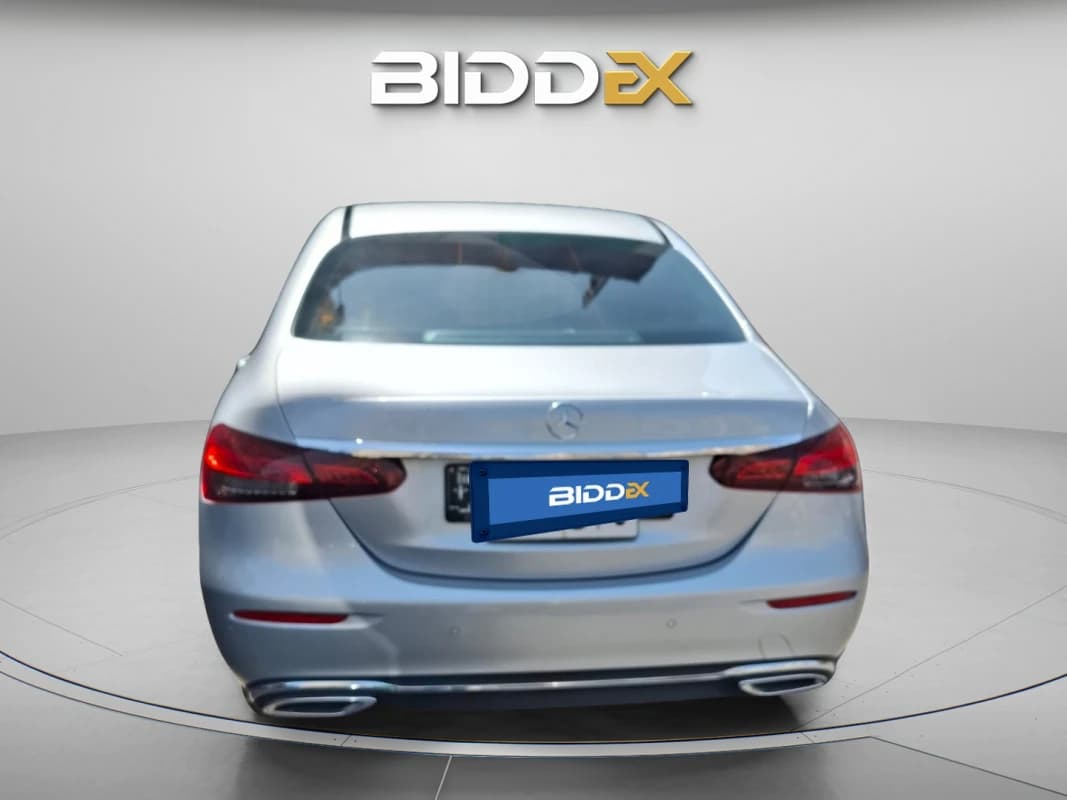 مرسيدس بنز E 200 2023 بريميوم فضي أوتوماتيك — مستعملة