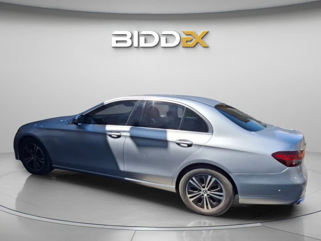 مرسيدس بنز E 200 2023 بريميوم فضي أوتوماتيك — مستعملة