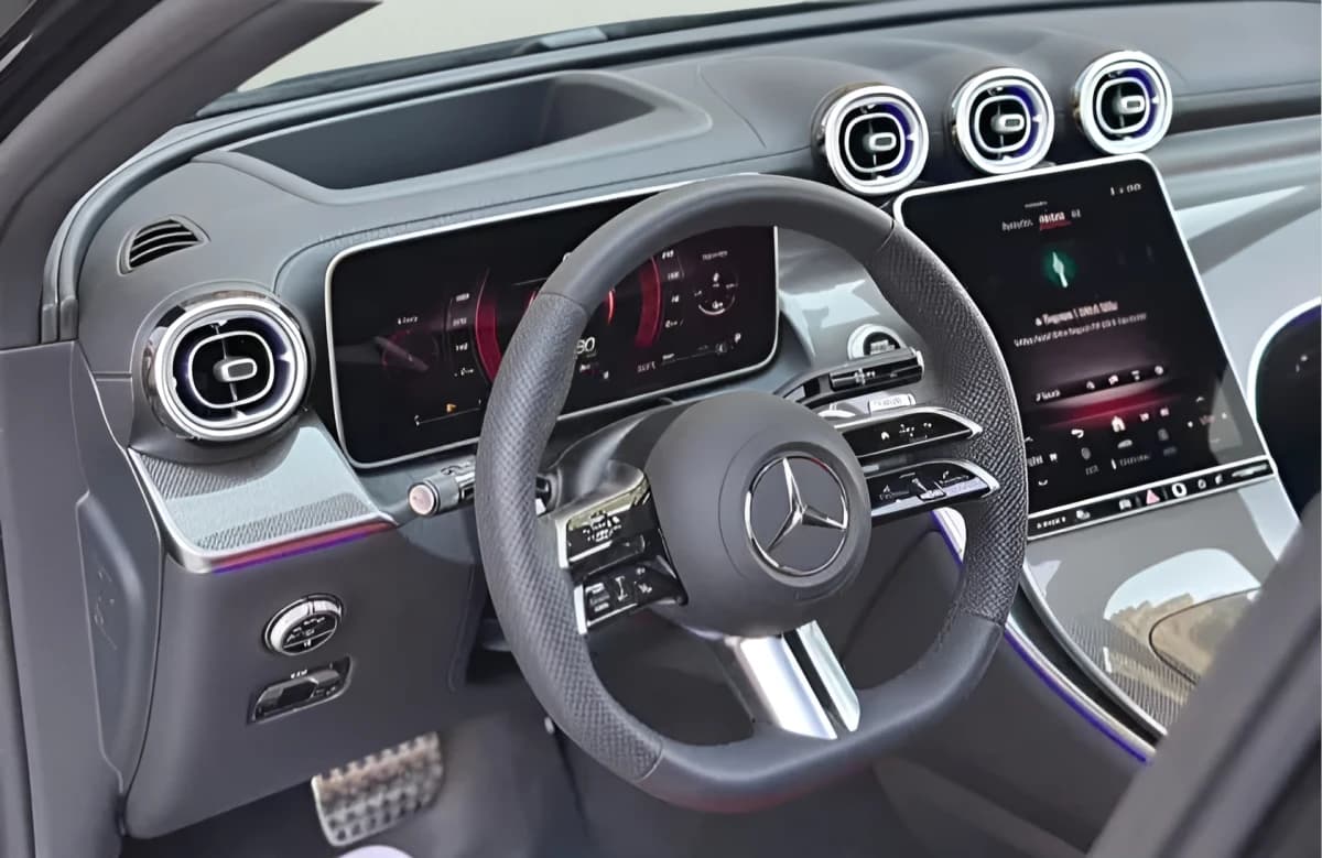 مرسيدس بنز GLC 300 2025 ايه ام جي أسود أوتوماتيك — جديدة