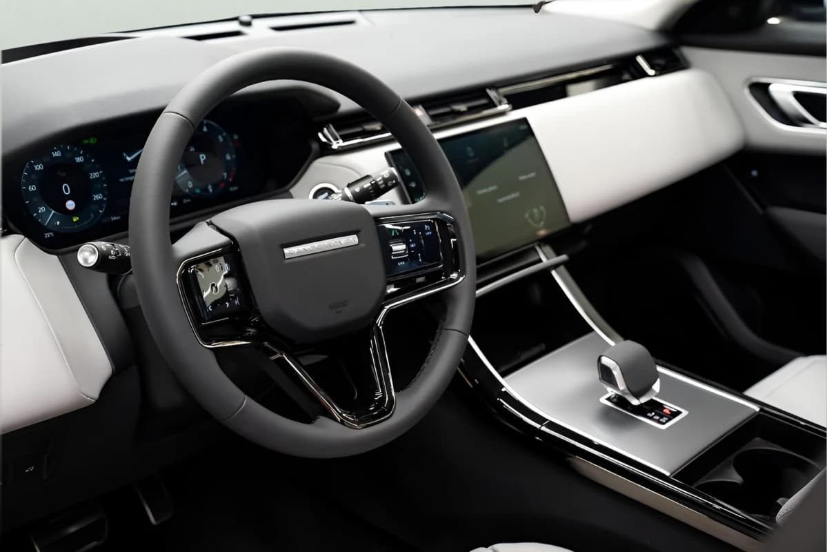 رينج روفر فيلار 2025