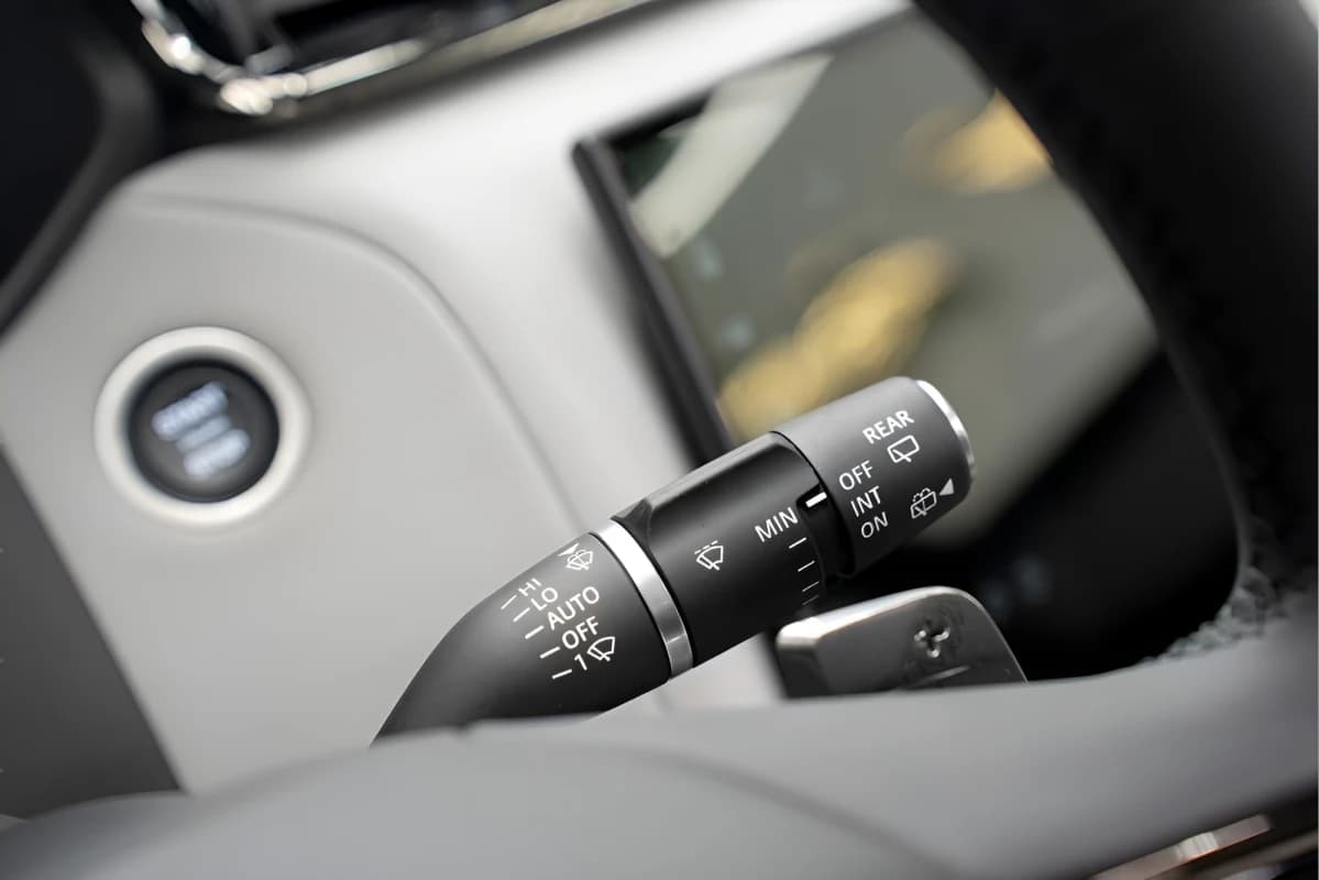 رينج روفر فيلار 2025