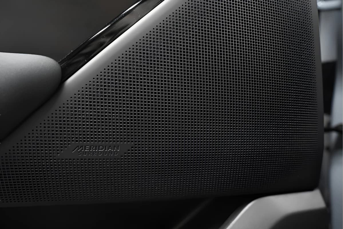 رينج روفر فيلار 2025