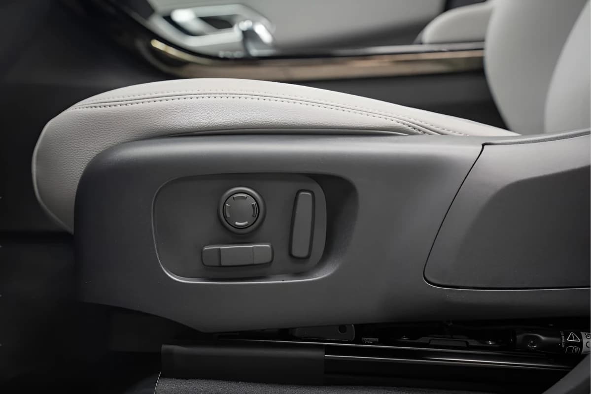 رينج روفر فيلار 2025