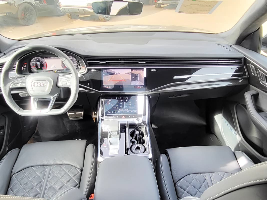 Audi Q8 2025 اس لاين أسود أوتوماتيك — جديدة