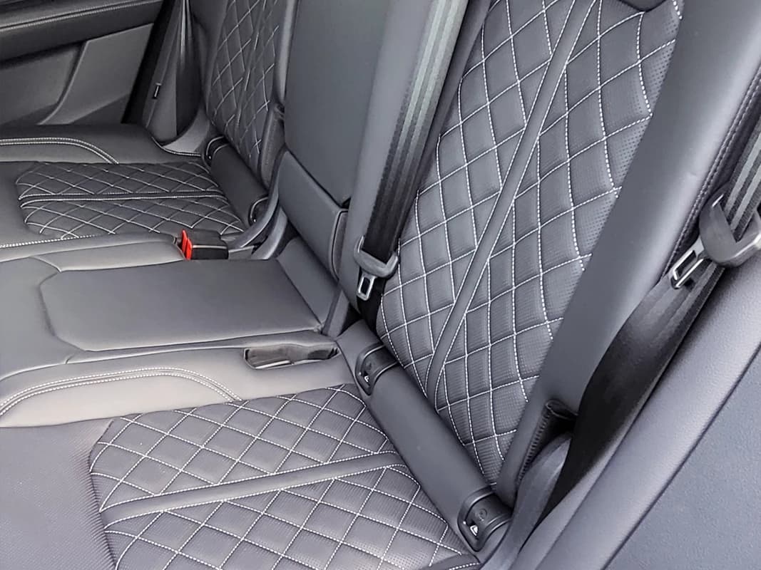 Audi Q8 2025 اس لاين أسود أوتوماتيك — جديدة