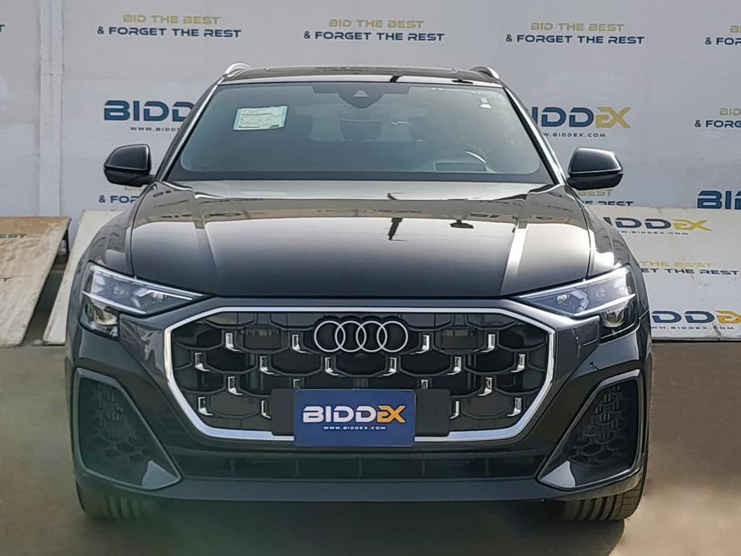 Audi Q8 2024 اس لاين أسود أوتوماتيك — جديدة