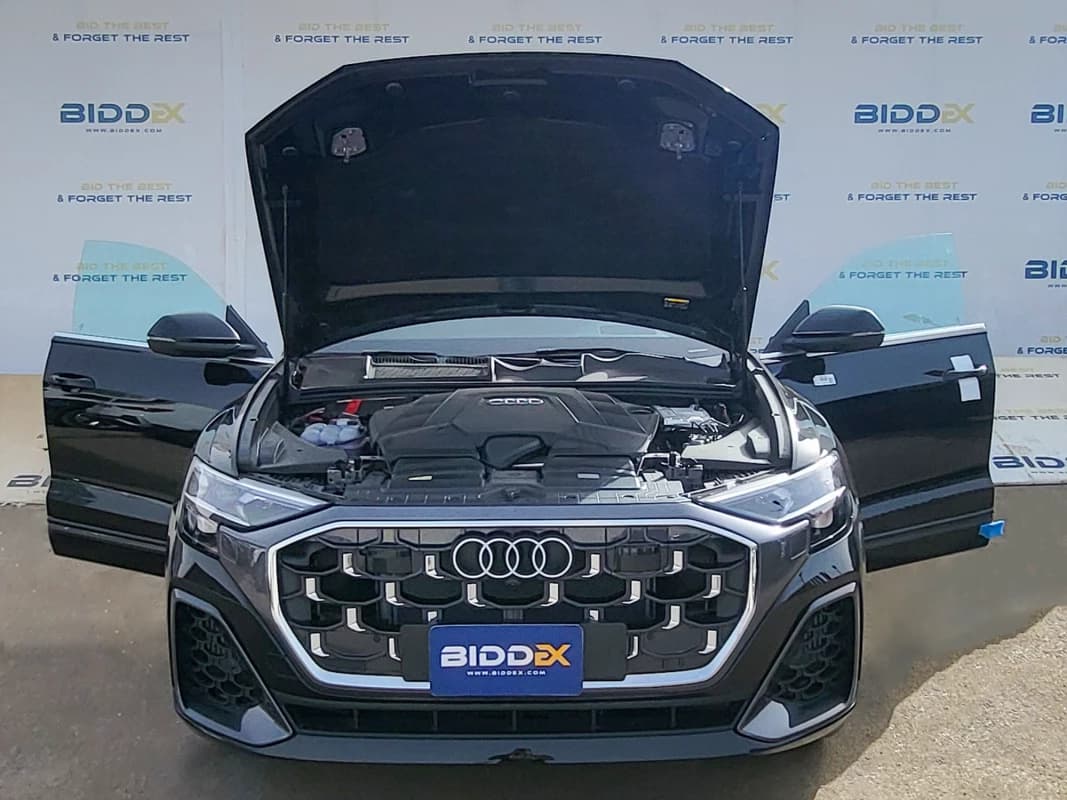 Audi Q8 2024 اس لاين أسود أوتوماتيك — جديدة