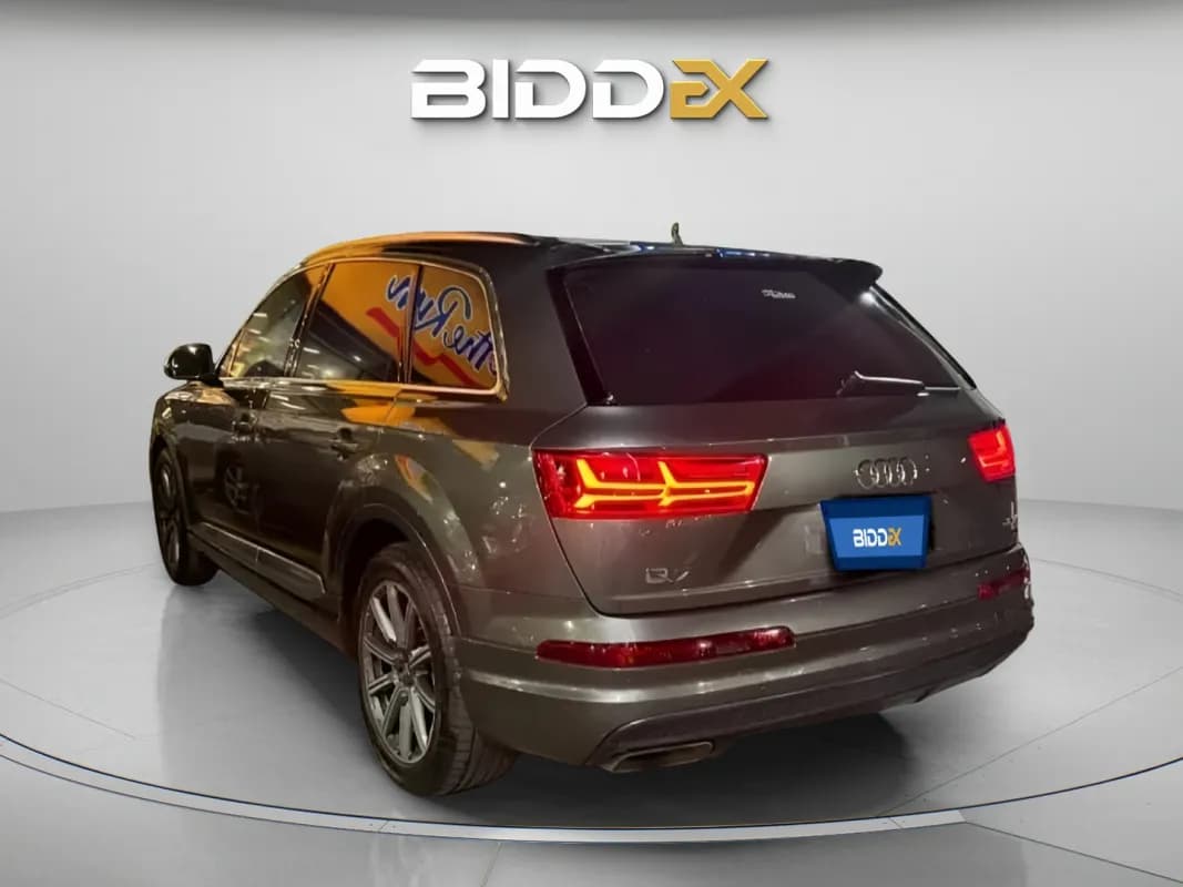 أودي Q7 2019 اس-لاين رمادي أوتوماتيك — مستعملة
