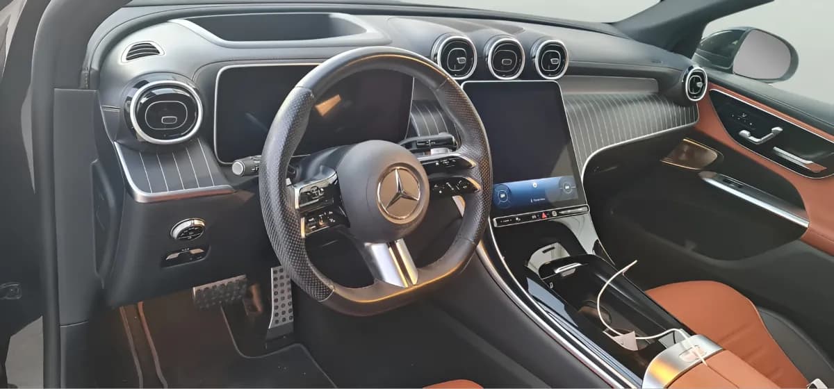 مرسيدس بنز GLC 300 2024 ايه ام جي نفطي أوتوماتيك — مستعملة