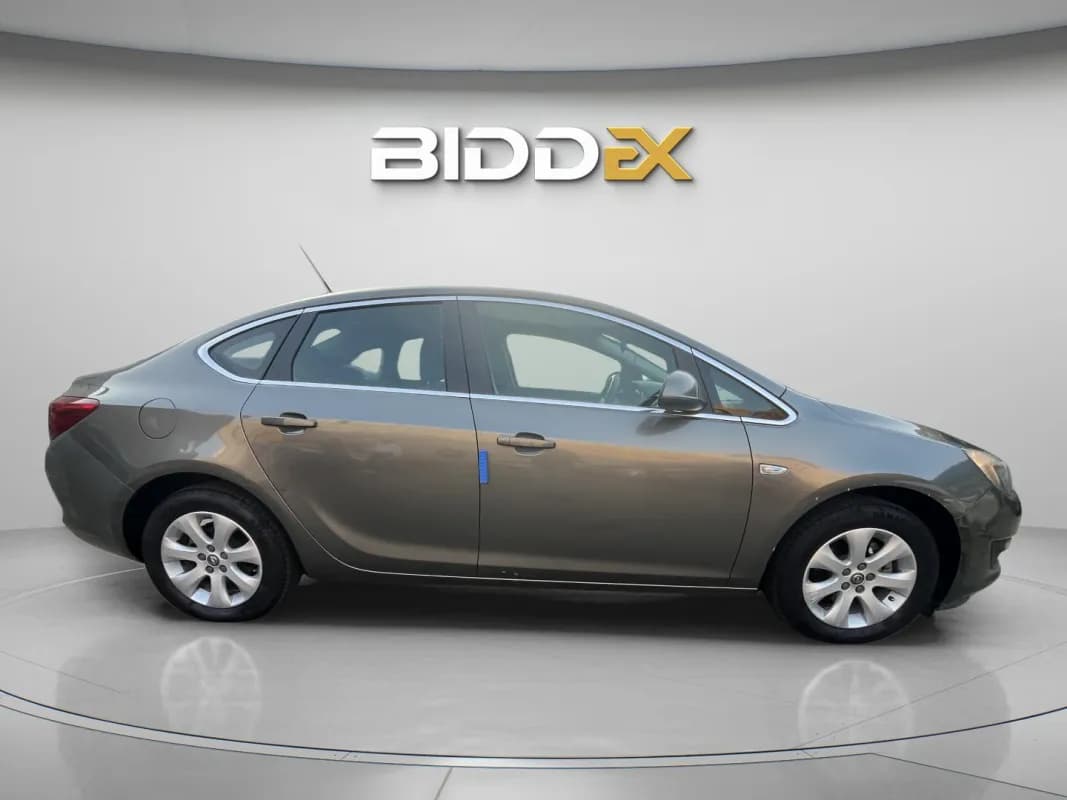 أوبل استرا 2021