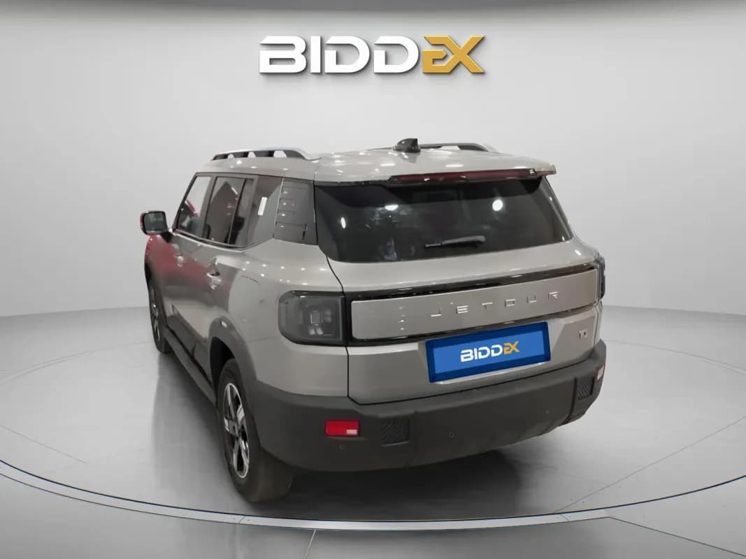 جيتور تي 1 2026 لاكشيري رمادي أوتوماتيك — جديدة