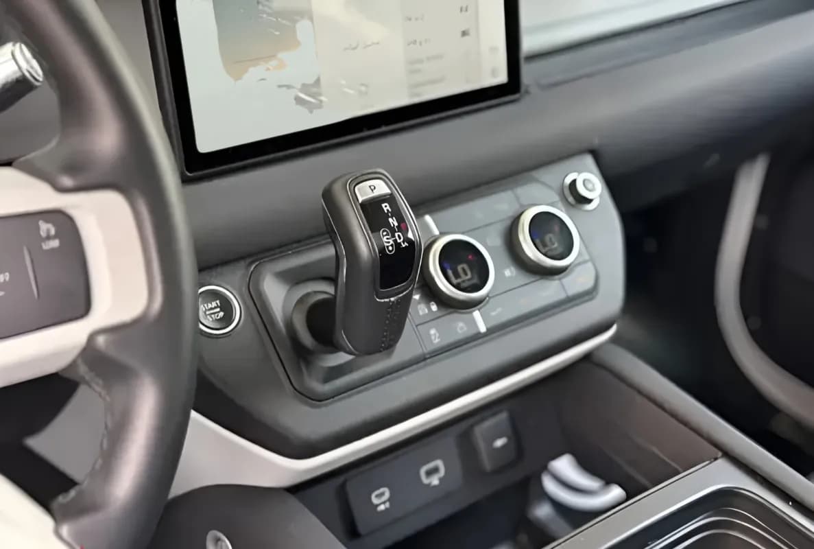 لاند روفر ديفندر 2020