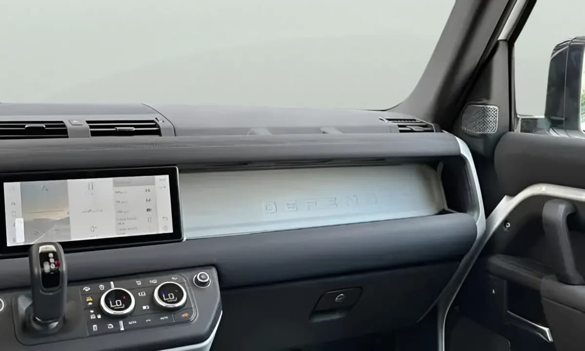 لاند روفر ديفندر 2020