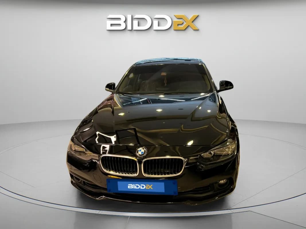 بي ام دبليو 318i 2016