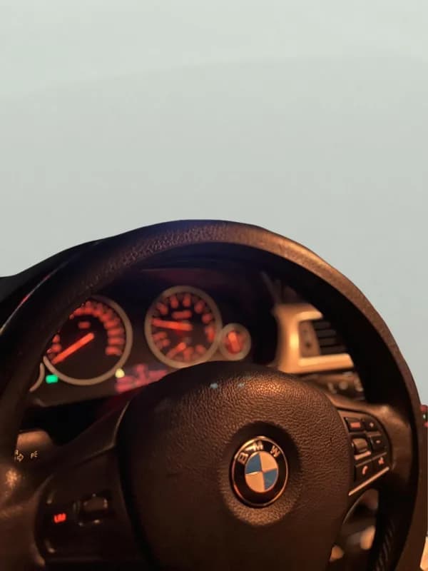 بي ام دبليو 318i 2016