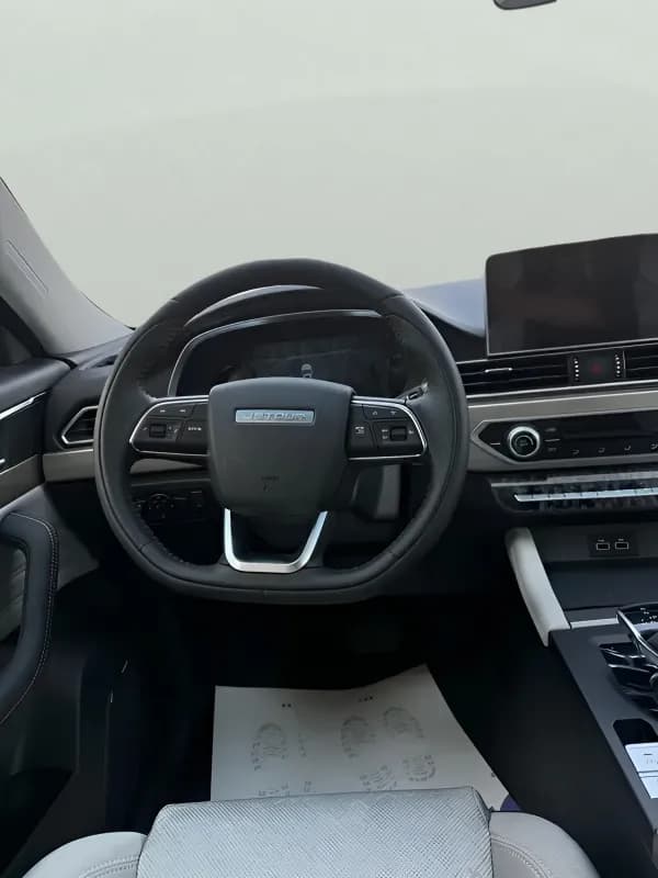 جيتور اكس 70 2026 لاكشري أبيض أوتوماتيك — جديدة