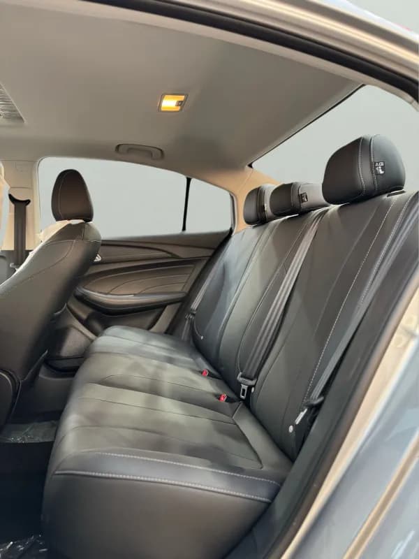 ام جي 5 2026 لاكشري فضي أوتوماتيك — جديدة